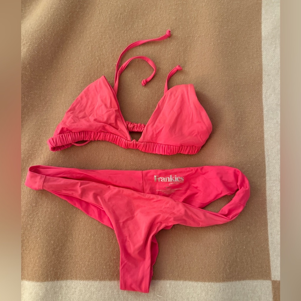Frankie’s Bikinis Set